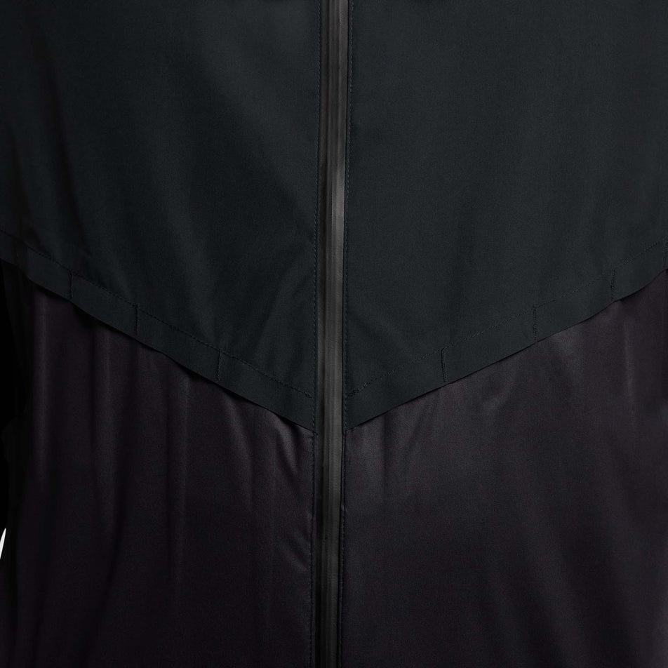 Front view of the Nike Men's AeroSwift Storm-FIT Aerogami Running Jacket in the Black/Summit White colourway.