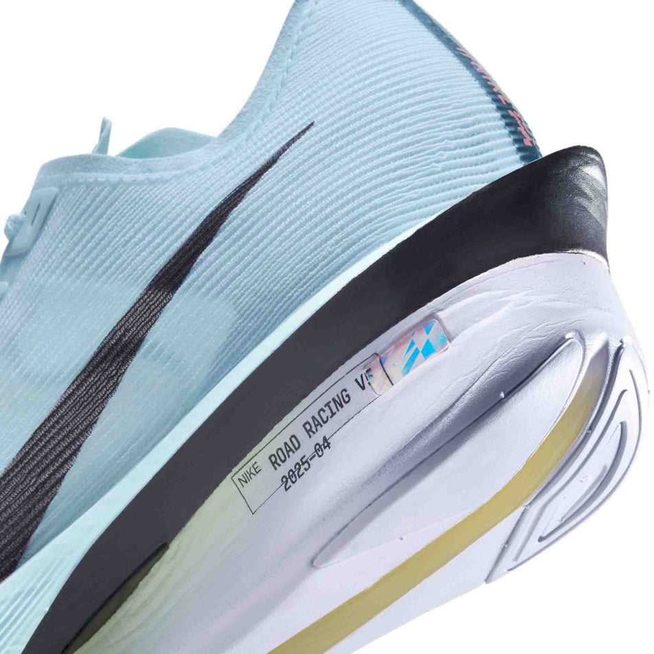 Close up of the midsole on the left shoe from a pair of Nike Women's Vaporfly 4 Road Racing Shoes in the Glacier Blue/Gridiron-Blue Tint colourway. (8614577569954)