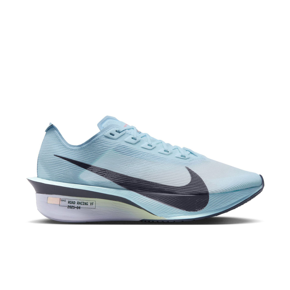 Lateral view of the right shoe from a pair of Nike Women's Vaporfly 4 Road Racing Shoes in the Glacier Blue/Gridiron-Blue Tint colourway. (8614577569954)