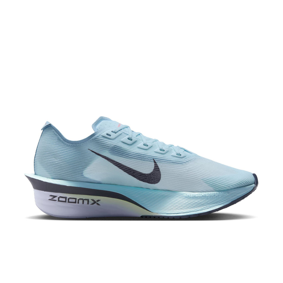 Medial view of the left shoe from a pair of Nike Women's Vaporfly 4 Road Racing Shoes in the Glacier Blue/Gridiron-Blue Tint colourway. (8614577569954)