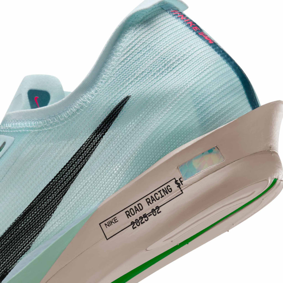 Close up of the midsole of the left shoe from a pair of Nike Men's Streakfly 2 Road Racing Shoes in the Glacier Blue/Black-Mint Foam colourway. (8683259429026)