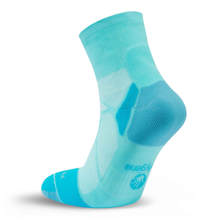 Medial view of the right sock from a pair of Hilly Unisex Marathon Fresh Anklet in the Larimar/Peacock colourway.