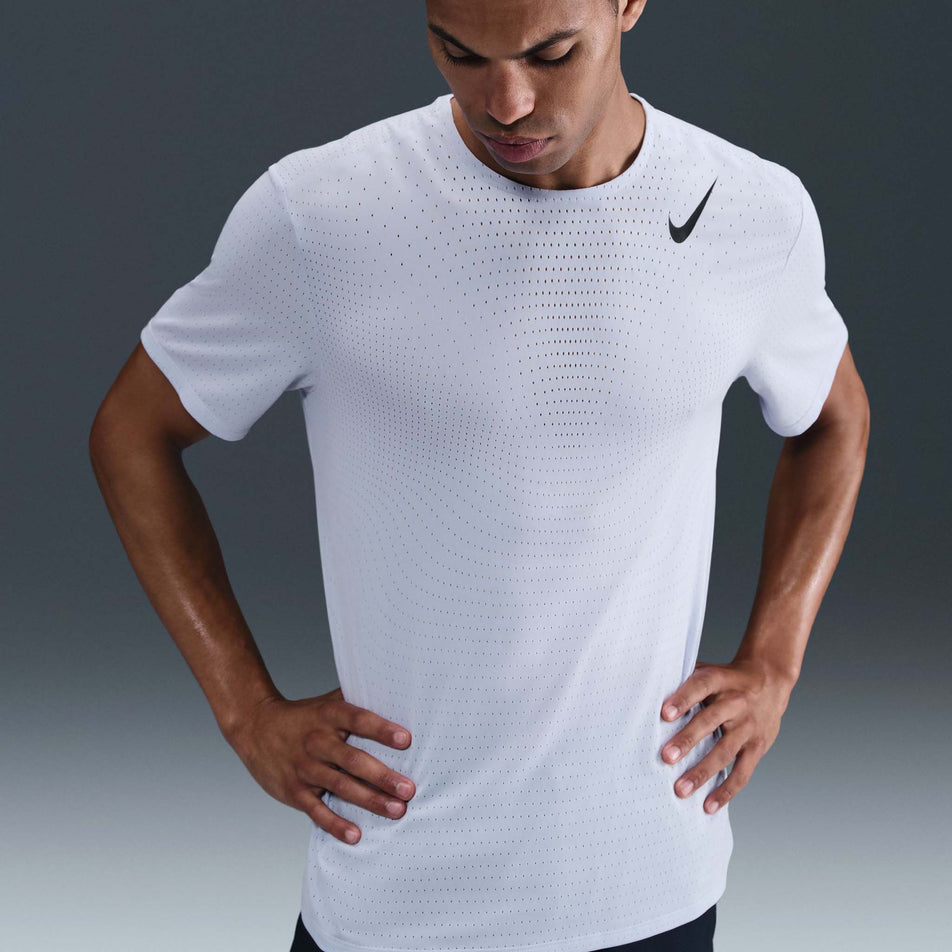 Front view of a model wearing the Nike Men's AeroSwift Dri-FIT ADV Short-Sleeve Running Top in the Ghost/Black colourway. (8710830620834)