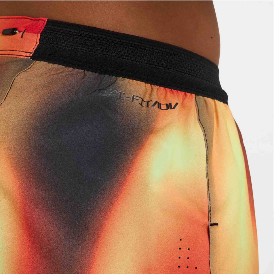 The waistband on the Nike Men's Dri-FIT AeroSwift Elite Entry Shorts in the Light Lemon Twist  colourway. (8574140317858)