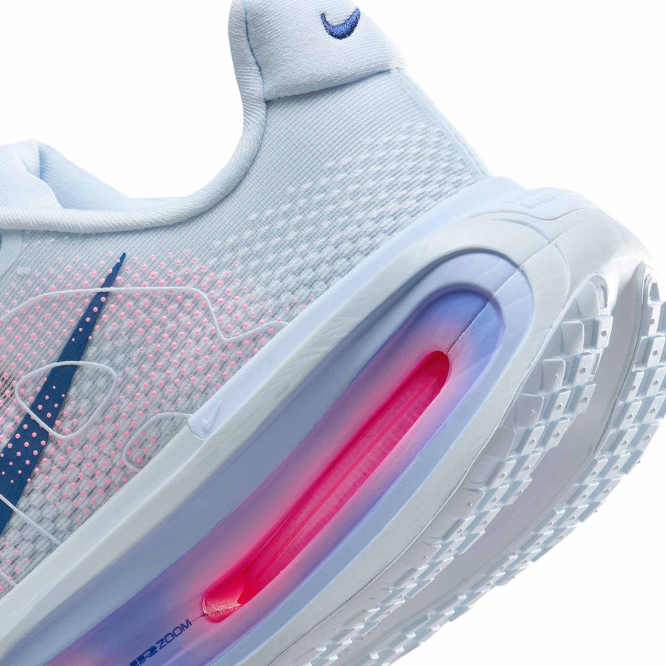 Close-up view of the midsole - outsole - of the left shoe from a pair of Nike Women's Vomero Premium Running Shoes in the Blue Tint/Deep Royal Blue-Aluminum colourway. (8756155809954)