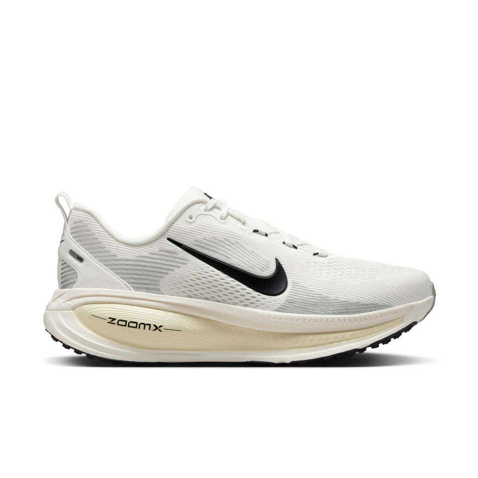 Lateral view of the right shoe from a pair of Nike Men's Vomero 18 Road Running Shoes in the Summit White/Black-Coconut Milk colourway. (8574627086498)