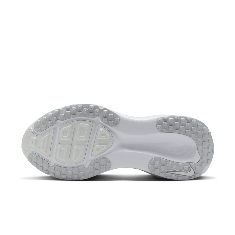 The outsole of the left shoe from a pair of Nike Women's Vomero 18 Road Running Shoes in the White/Metallic Silver-Photon Dust colourway. (8686789361826)