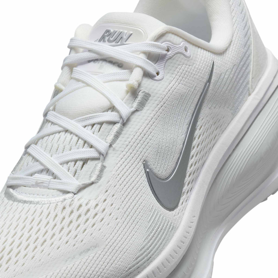 Close up of the upper of the left shoe from a pair of Nike Women's Vomero 18 Road Running Shoes in the White/Metallic Silver-Photon Dust colourway. (8686789361826)
