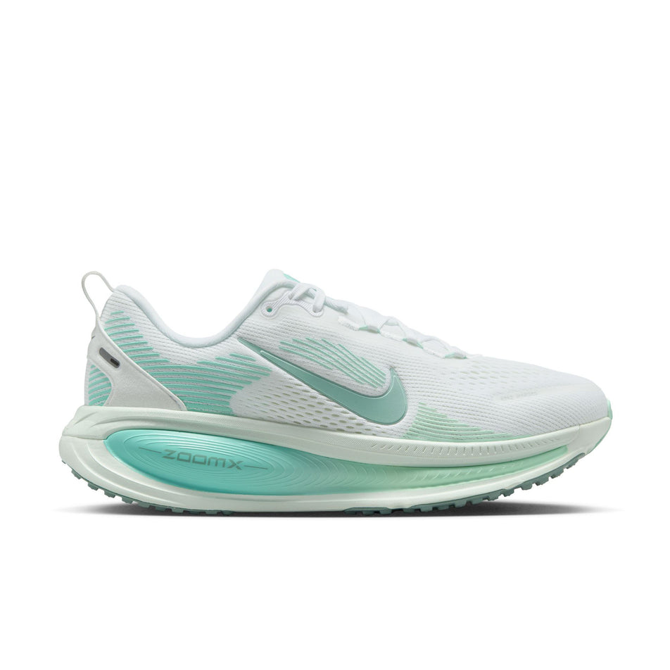 Lateral view of the right shoe from a pair of Nike Women's Vomero 18 Road Running Shoes in the White/Cannon-Bleached Turq-Mint Foam colourway. (8686791000226)