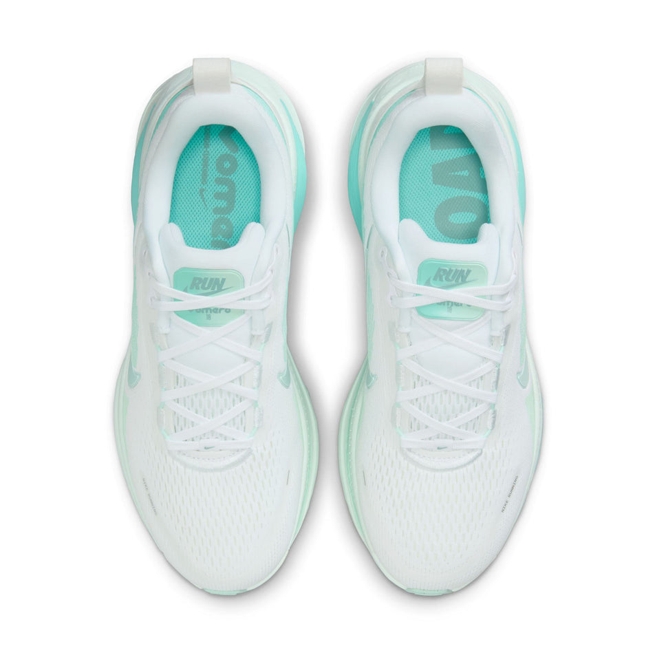 The uppers of a pair of Nike Women's Vomero 18 Road Running Shoes in the White/Cannon-Bleached Turq-Mint Foam colourway. (8686791000226)