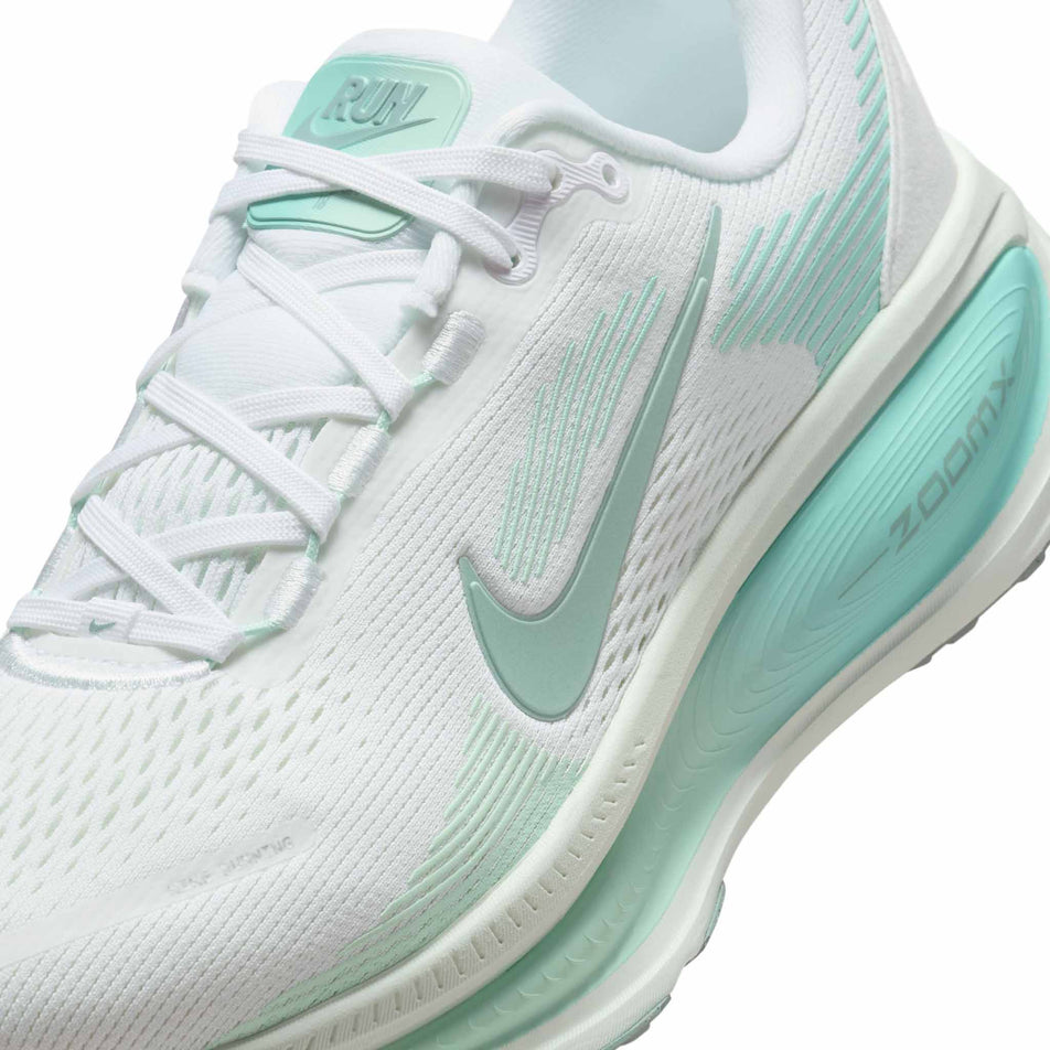 Close up of the upper of the left shoe from a pair of Nike Women's Vomero 18 Road Running Shoes in the White/Cannon-Bleached Turq-Mint Foam colourway. (8686791000226)