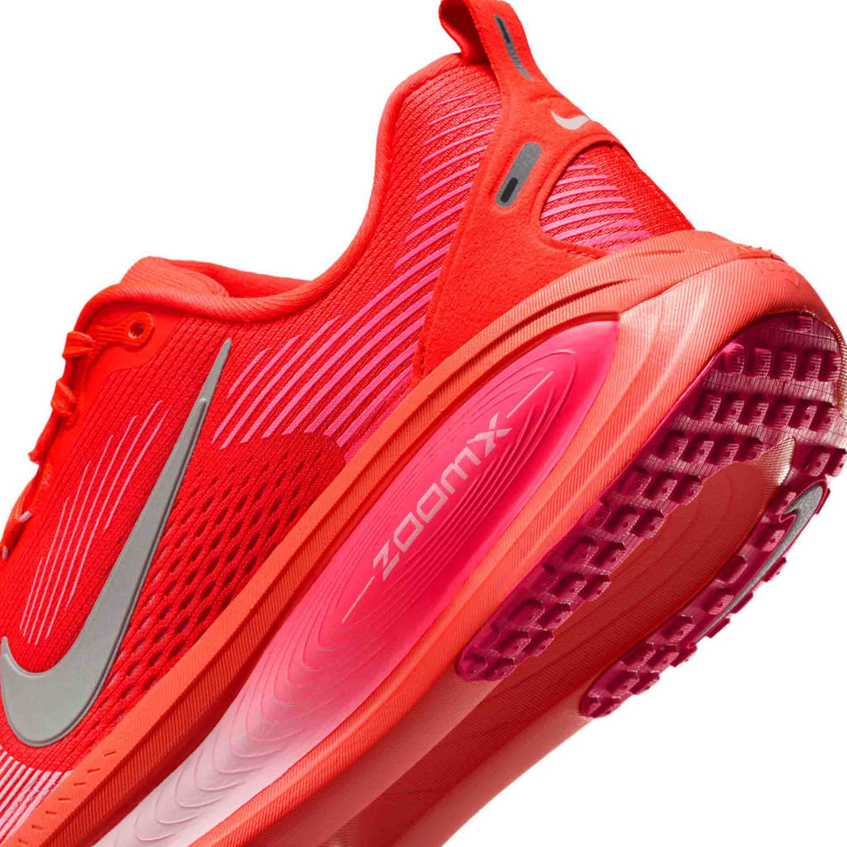 Close up of the midsole of the left shoe from a pair of Nike Women's Vomero 18 Road Running Shoes in the Bright Crimson/White-Hyper Pink colourway. (8686791786658)