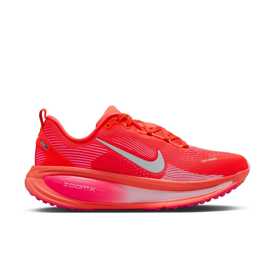 Lateral view of the right shoe from a pair of Nike Women's Vomero 18 Road Running Shoes in the Bright Crimson/White-Hyper Pink colourway. (8686791786658)