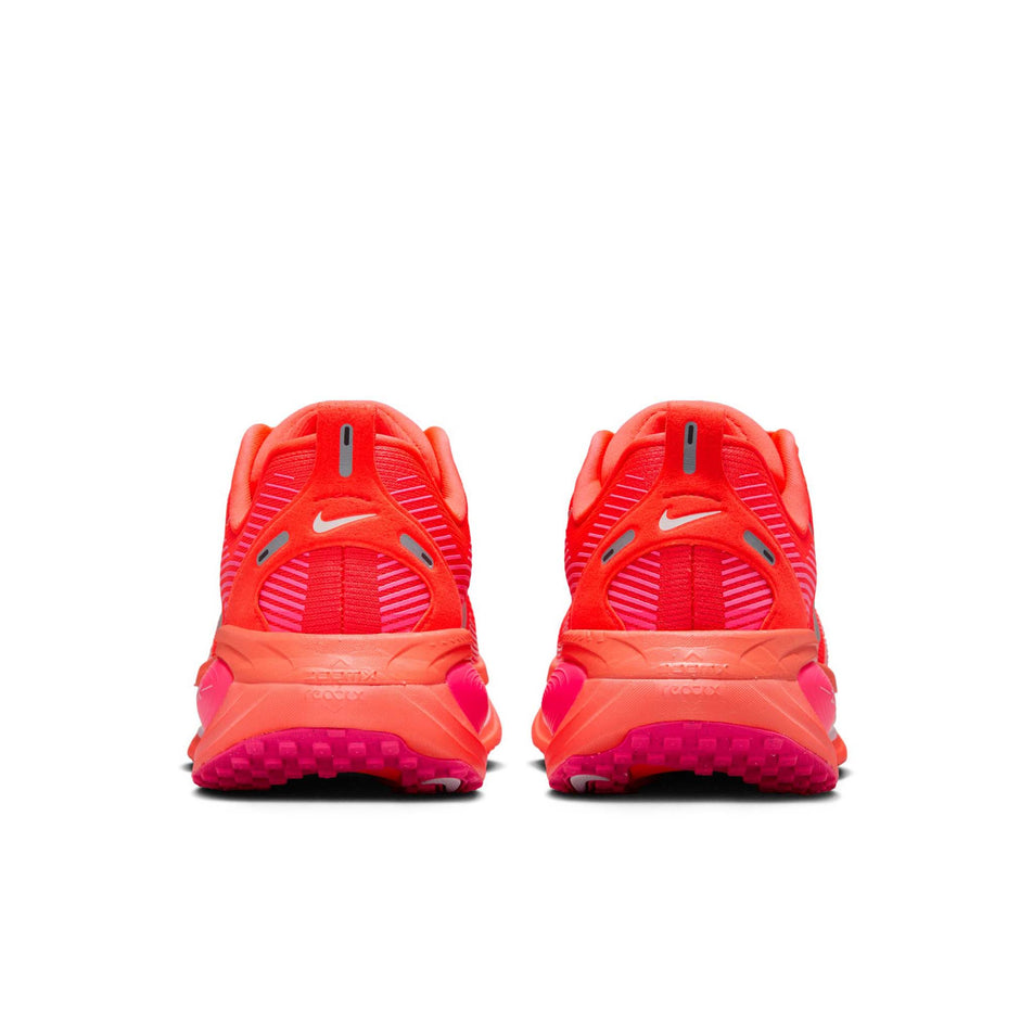 The back of a pair of Nike Women's Vomero 18 Road Running Shoes in the Bright Crimson/White-Hyper Pink colourway. (8686791786658)