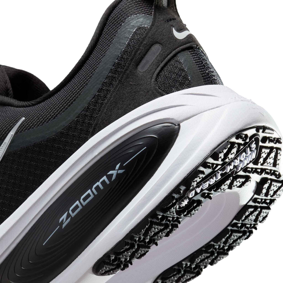 Close-up view of the midsole of the left shoe from a pair of Nike Men's Vomero 18 GORE-TEX Road Running Shoes in the Black/Metallic Silver-Anthracite-White colourway. (8754898501794)