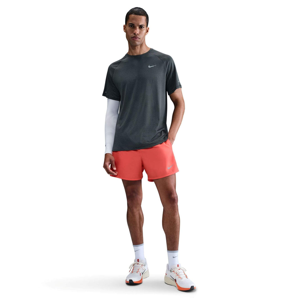Front view of a model wearing the Nike Men's Dri-FIT Stride Jacquard Short-Sleeve Running Top in the Black/Reflective Silver colourway. (8716705202338)