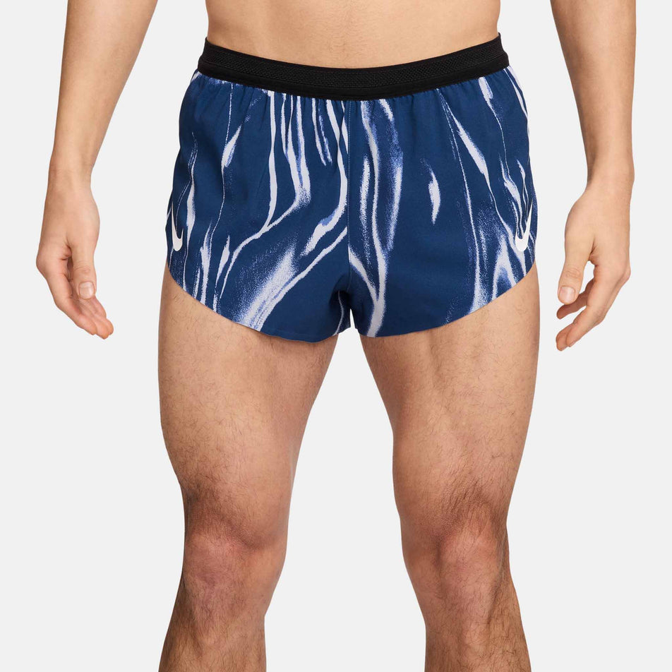 Front view of a model wearing the Nike Men's AeroSwift Dri-FIT ADV 2