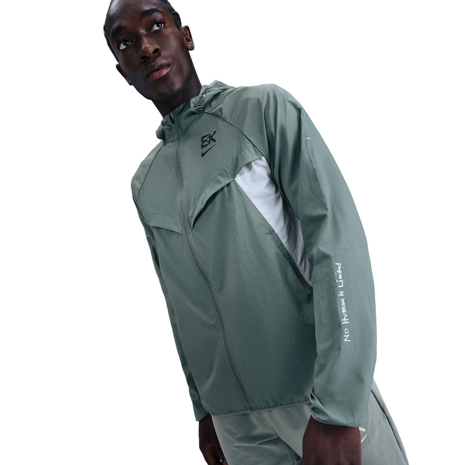 Front view of a model wearing the Nike Men's Stride