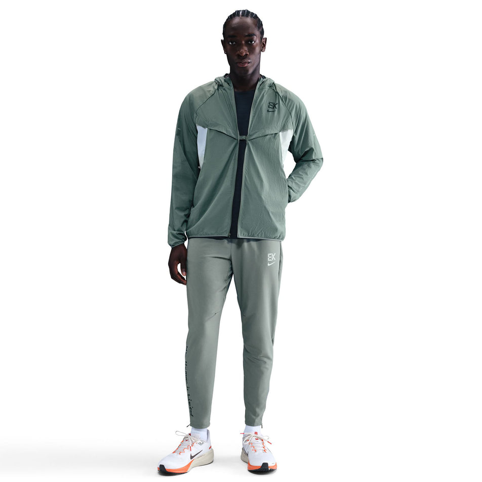 Front view of a model wearing the Nike Men's Stride