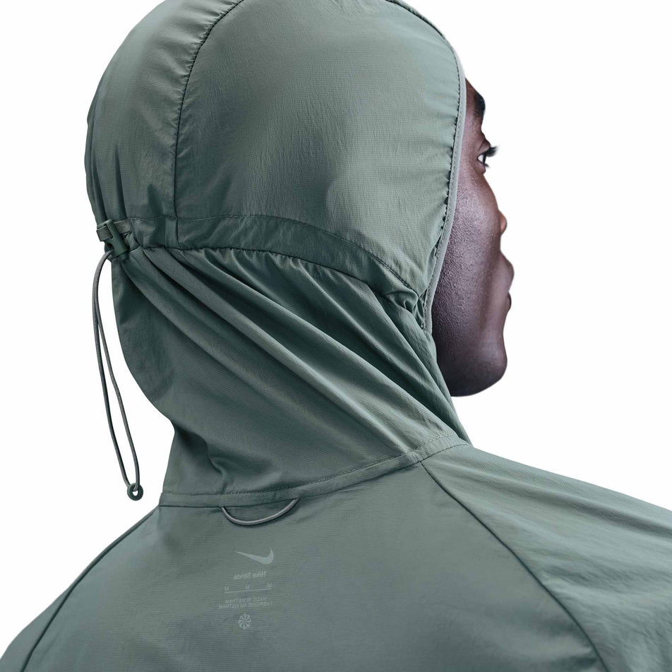 Close-up view of the hood on the Nike Men's Stride