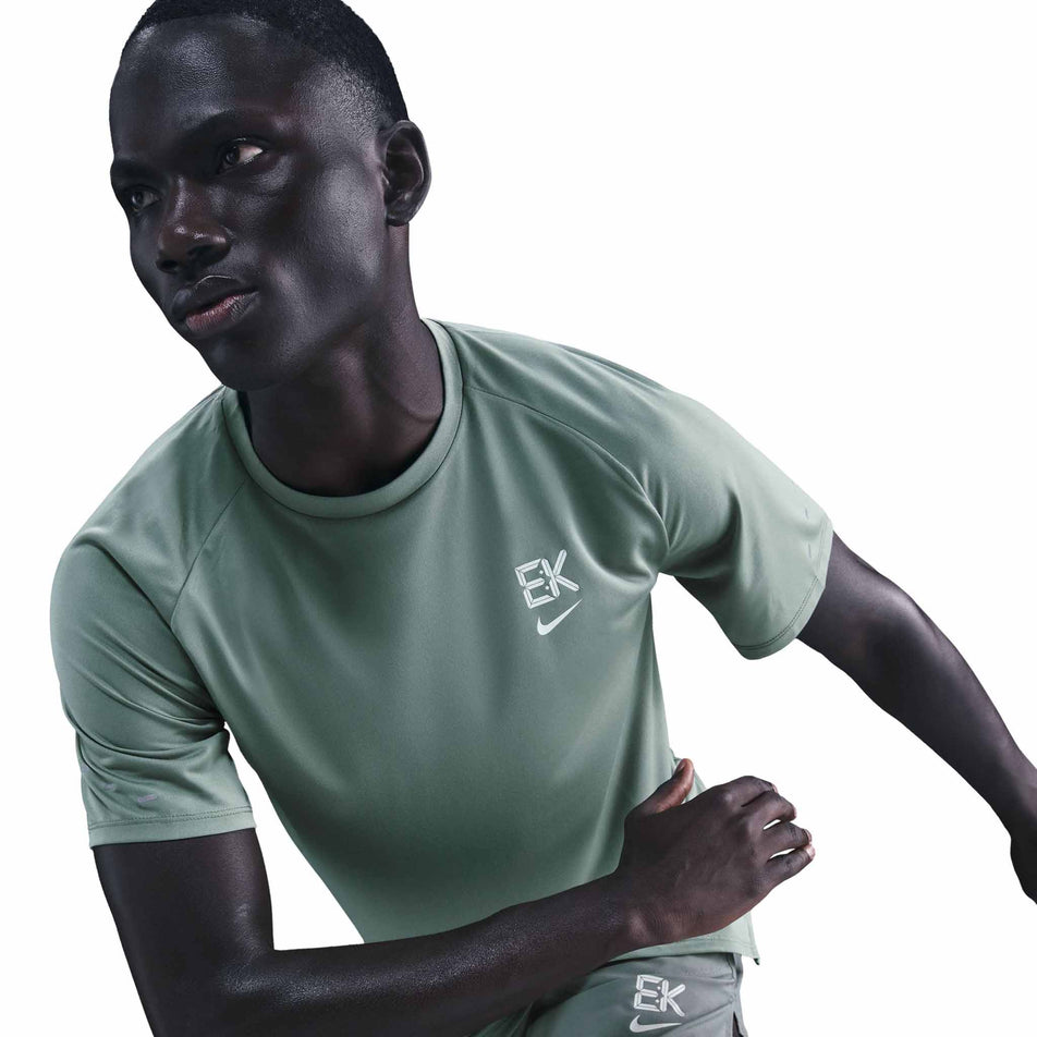 Front view of a model wearing the Nike Men's Stride