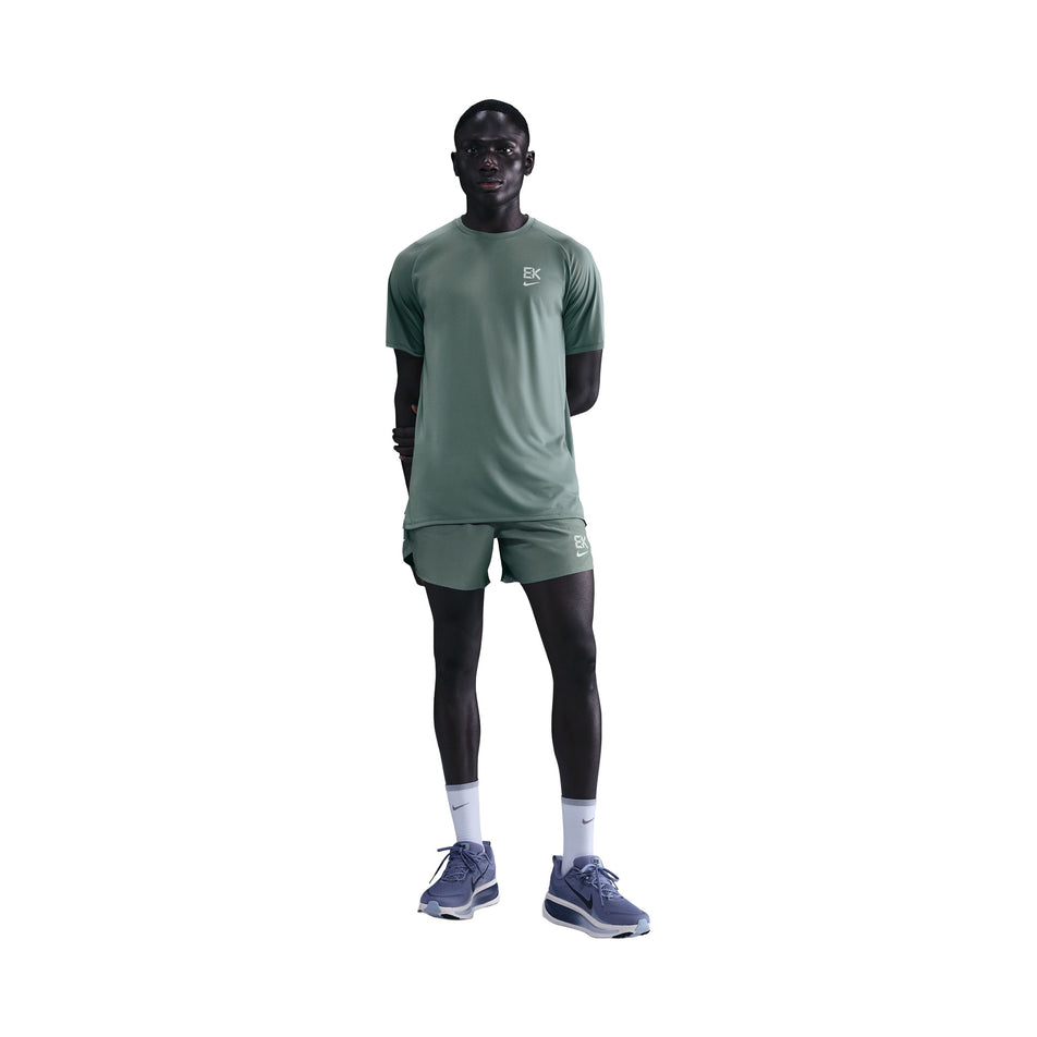 Front view of a model wearing the Nike Men's Dri-FIT Eliud Kipchoge Stride 5
