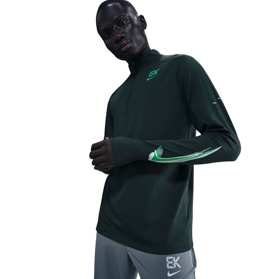 Front view of a model wearing the Nike Men's Stride