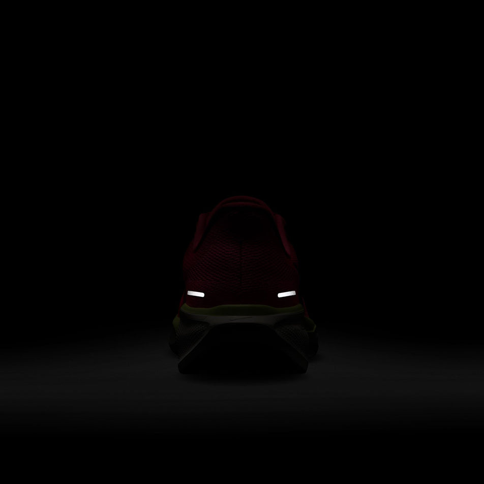 The reflective graphics on the back of the right shoe from a pair of Nike Men's Pegasus 41 Road Running Shoes in the Hyper Pink/Sequoia-Guava Ice colourway. (8620728484002)