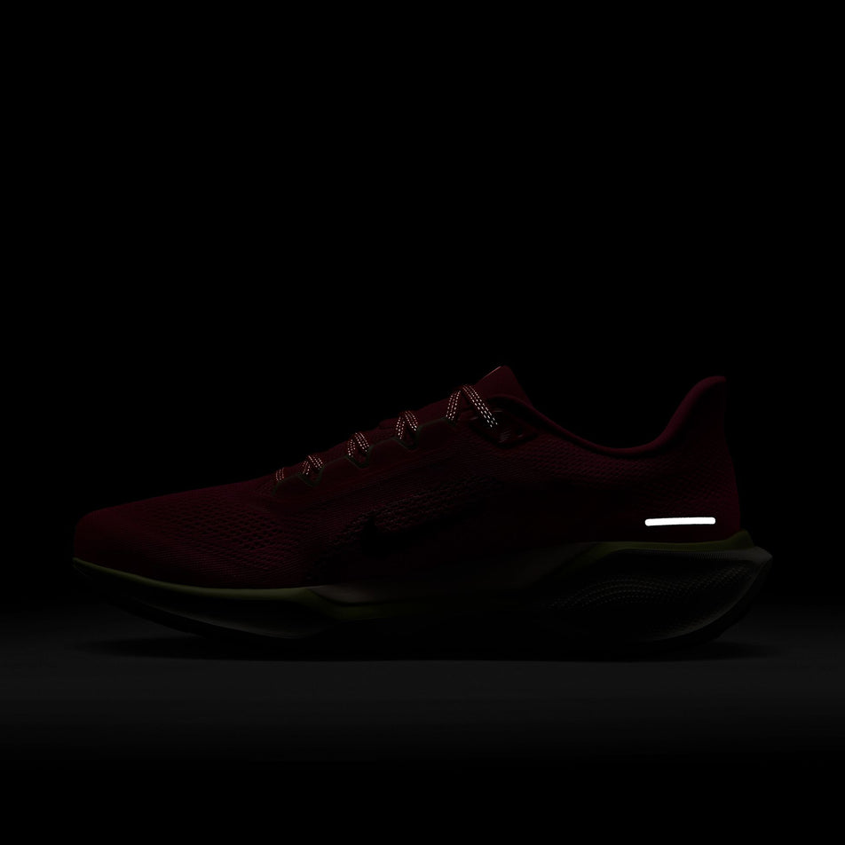 The reflective graphics on the medial side of the right shoe from a pair of Nike Men's Pegasus 41 Road Running Shoes in the Hyper Pink/Sequoia-Guava Ice colourway. (8620728484002)