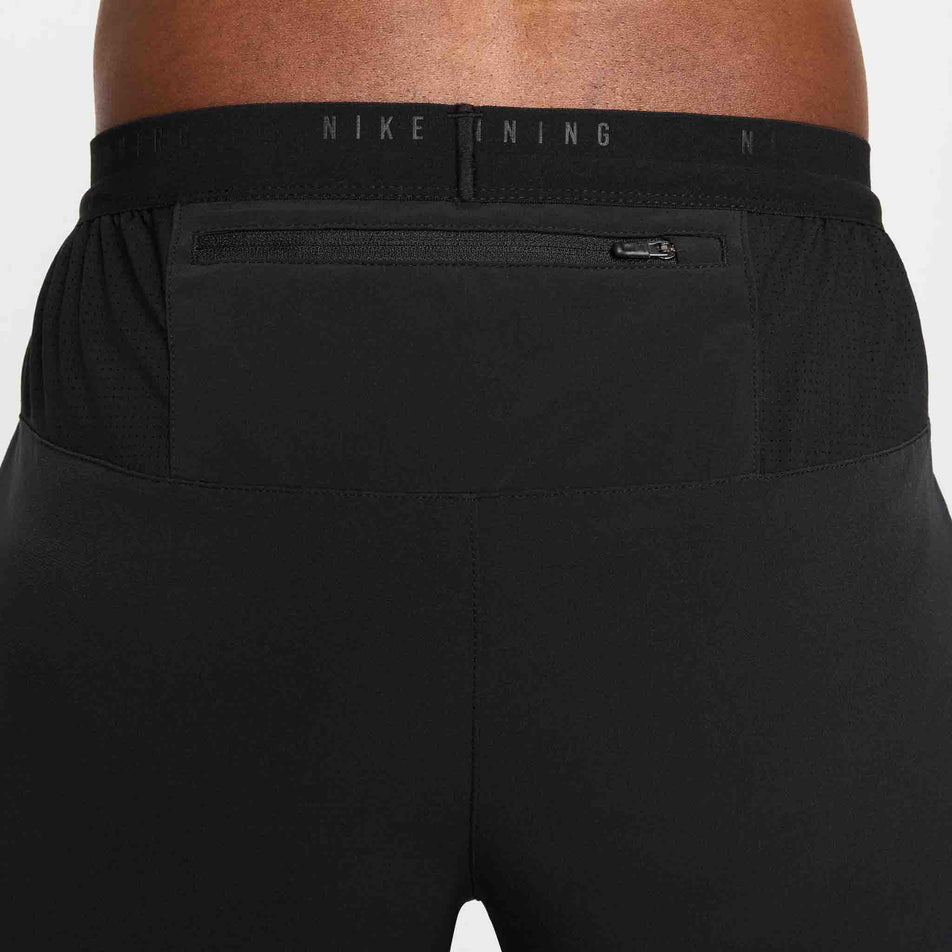 The zippered back pocket on the Nike Men's Stride Dri-FIT Woven Running Pants in the Black/Reflective Silver colourway. (8778202644642)