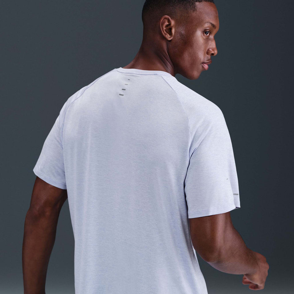 Back view of a model wearing the Nike Men's Stride Dri-FIT ADV Short-Sleeve Running Top in the Ghost/Heather/Reflective Silver colourway. (8710942458018)