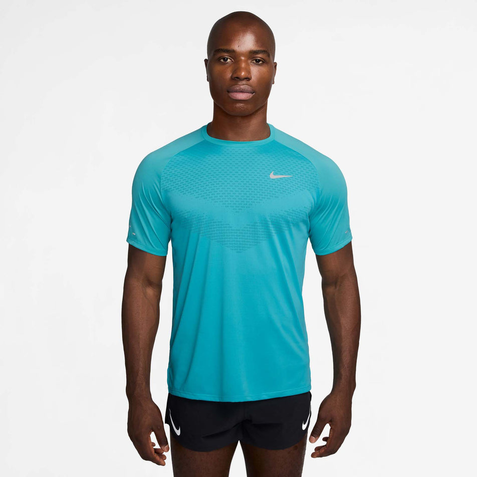 Front view of a model wearing the Nike Men's Stride Dri-FIT ADV Short-Sleeve Running Top in the Dusty Cactus/Reflective Silver colourway. (8562852823202)