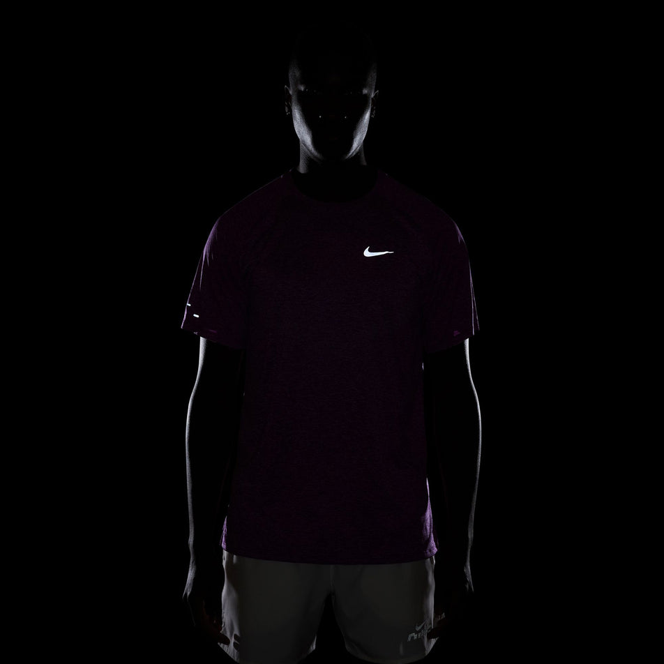 The reflective Swoosh logo on the front of the Nike Men's Stride Dri-FIT ADV Short-Sleeve Running Top in the Vivid Purple/Heather/Reflective Silver colourway. (8733245046946)