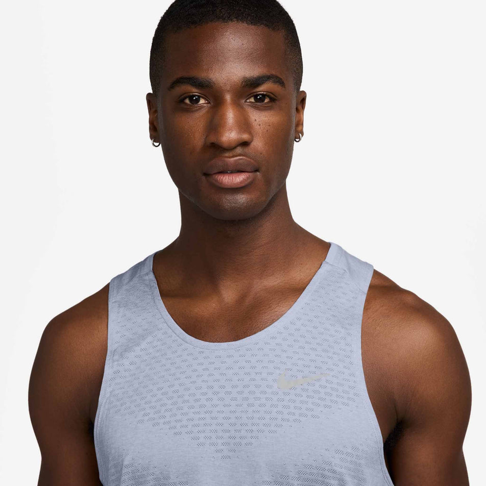Front view of a model wearing the Nike Men's Stride Dri-FIT ADV Running Tank Top in the Ghost/Heather/Reflective Silver colourway. (8710807388322)
