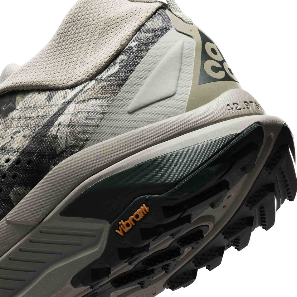 Close-up view of the rearfoot section of the left shoe from a pair of Nike Men's ACG Zegama Trail Running Shoes in the Spruce Fog/Black Spruce-Sea Glass-Black colourway.