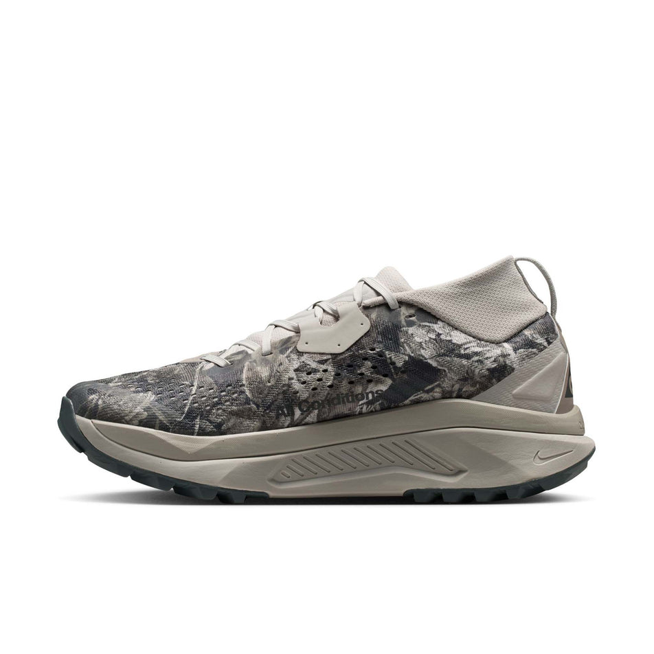 Medial view of the right shoe from a pair of Nike Men's ACG Zegama Trail Running Shoes in the Spruce Fog/Black Spruce-Sea Glass-Black colourway.