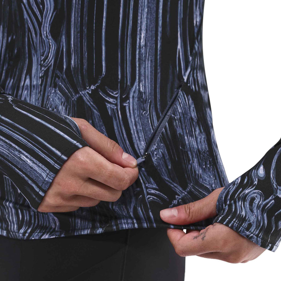 The zip pocket on the side of the Nike Women's Swift Dri-FIT UV 1/2-Zip Printed Running Top in the World Indigo/Reflective Silver colourway. (8782446231714)