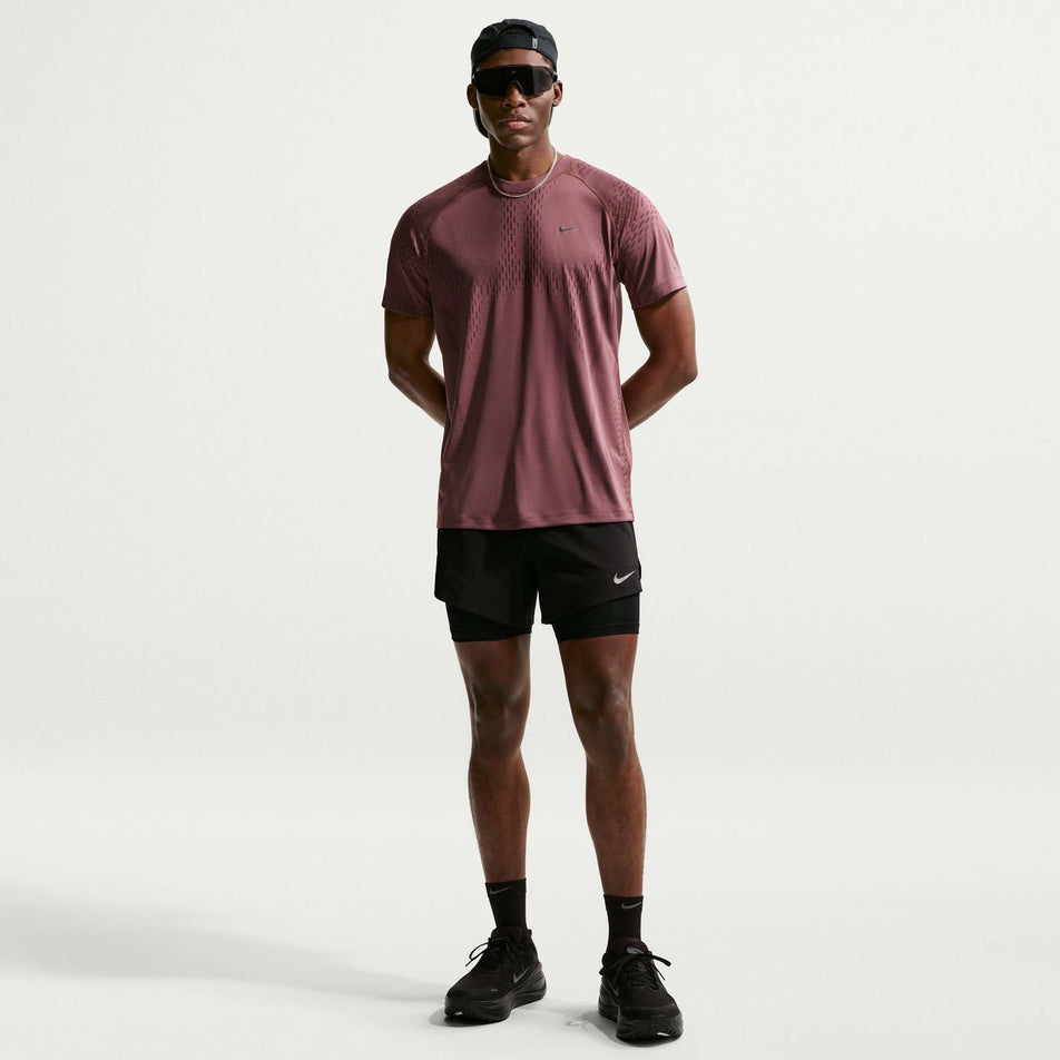 Front view of a model wearing the Nike Men's Stride Dri-FIT 5