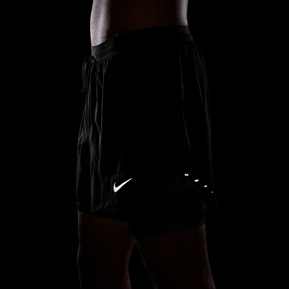 The reflective details on the Nike Men's Stride Dri-FIT 5