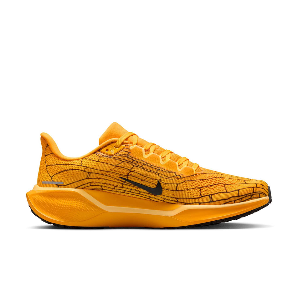 Medial view of the left shoe from a pair of Nike Men's Pegasus 41 LV8 Road Running Shoes in the University Gold/Black-Soft Yellow colourway. (8712397717666)