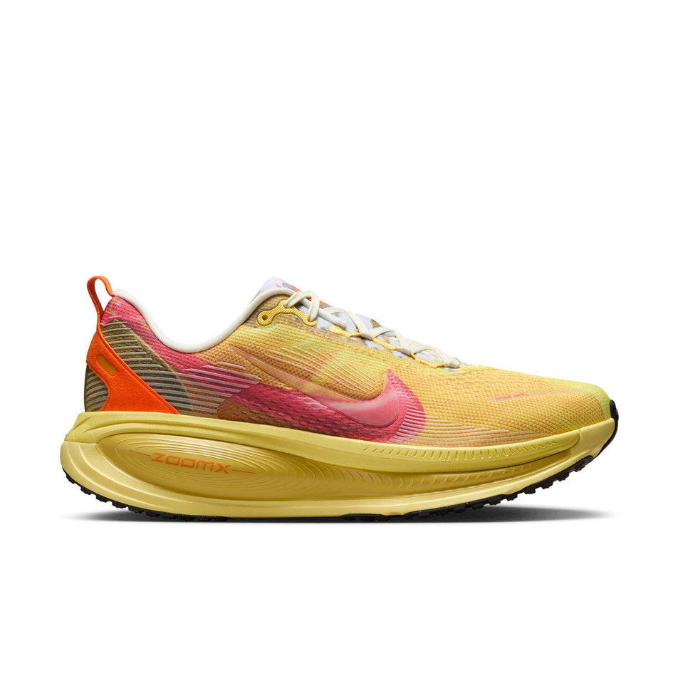 Lateral view of the right shoe from a pair of Nike Men's Vomero 18 SE Road Running Shoes in the Multi-Color/Clear-Vivid Sulfur colourway. (8724270743714)