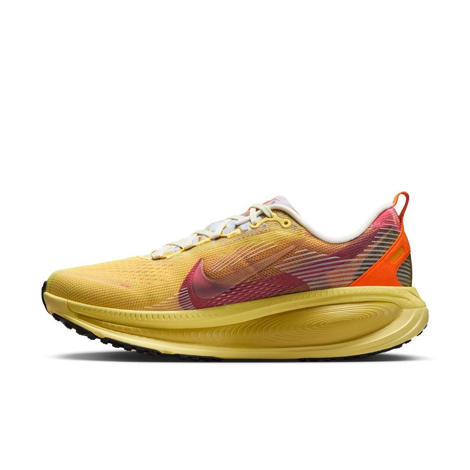 Medial view of the right shoe from a pair of Nike Men's Vomero 18 SE Road Running Shoes in the Multi-Color/Clear-Vivid Sulfur colourway. (8724270743714)