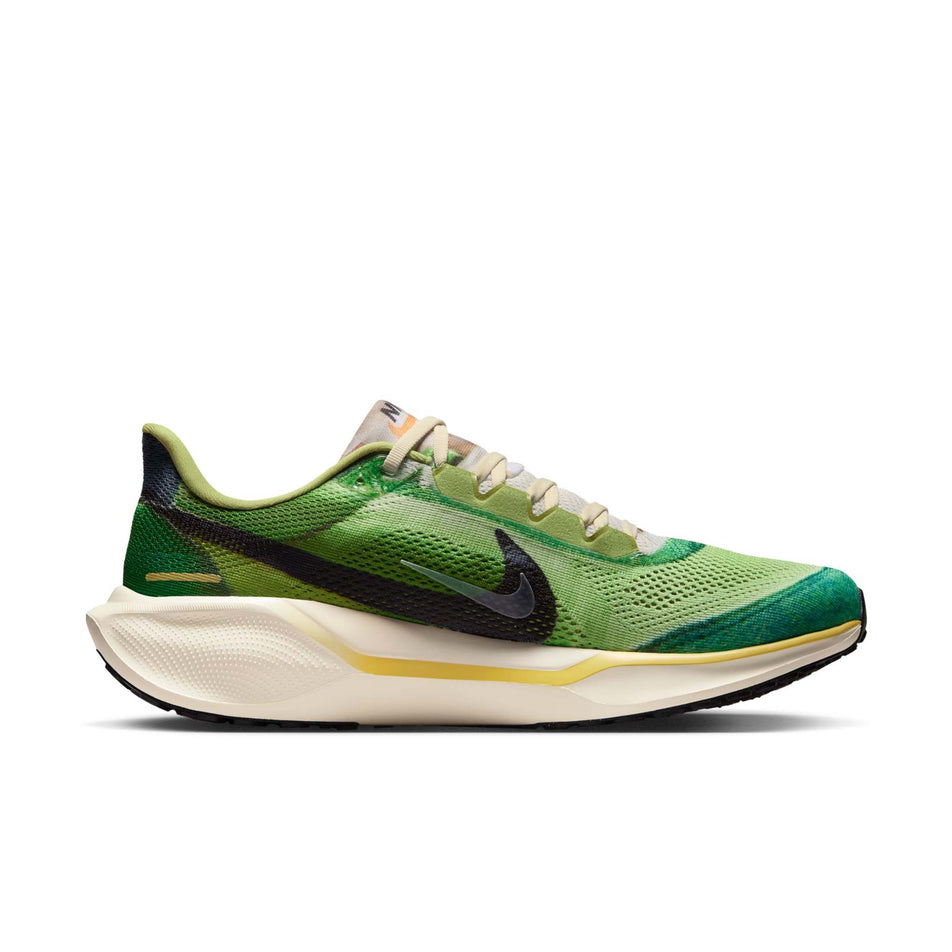 Medial view of the right shoe from a pair of Nike Men's Pegasus 41 SE Road Running Shoes in the Multi-Color/Clear-Vivid Green-Dark Apple colourway. (8724595540130)