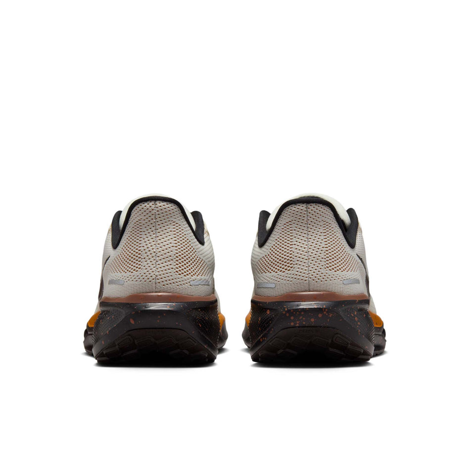 The back of a pair of Nike Men's Pegasus 41 Road Running Shoes in the Soft Pearl/Velvet Brown-Desert Ochre colourway. (8724604125346)