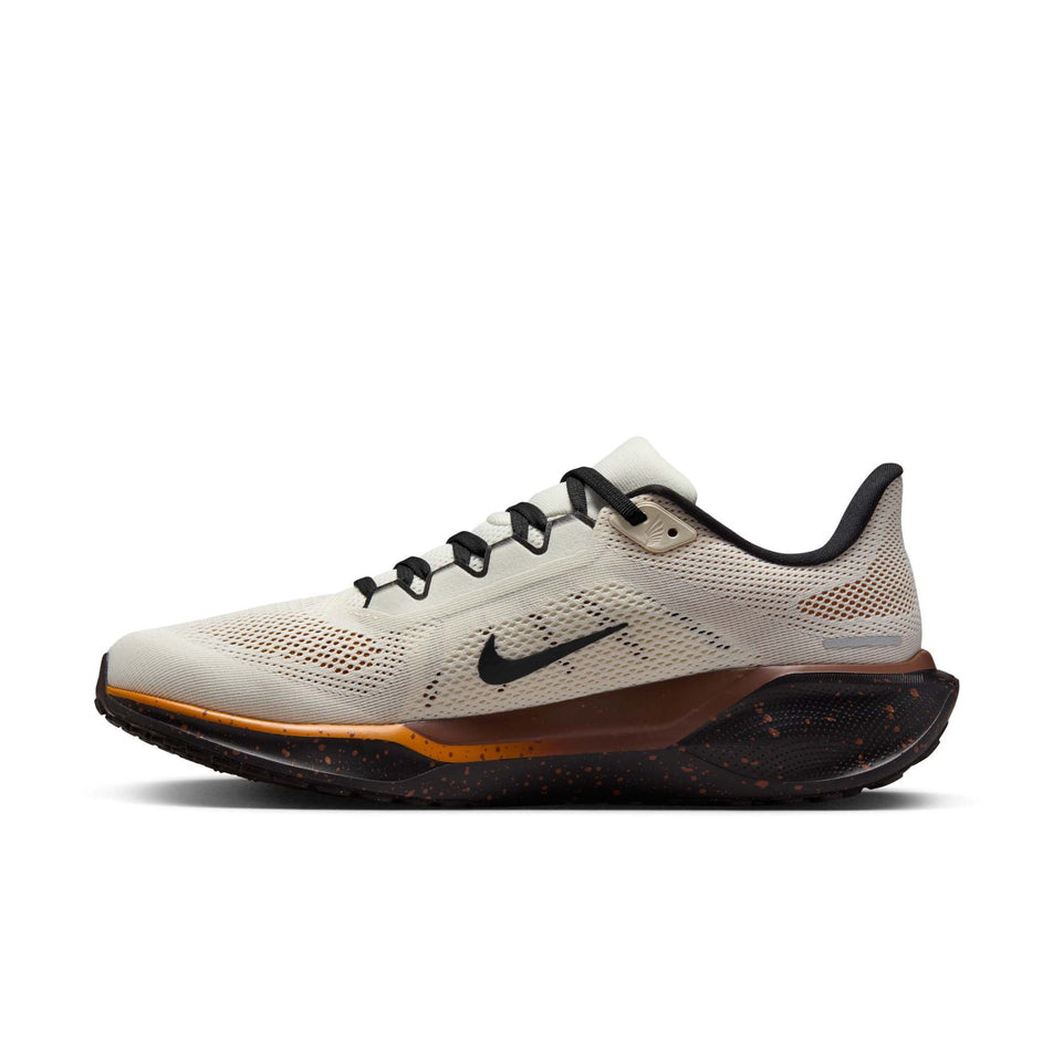 Medial view of the right shoe from a pair of Nike Men's Pegasus 41 Road Running Shoes in the Soft Pearl/Velvet Brown-Desert Ochre colourway. (8724604125346)