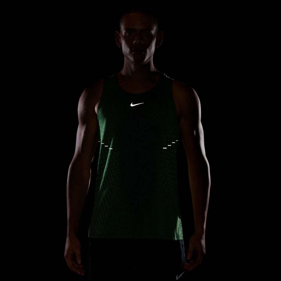 The reflective details on the front of the Nike Men's Stride Aero-FIT Running Tank Top in the Black/Light Green Spark/Reflective Silver colourway.