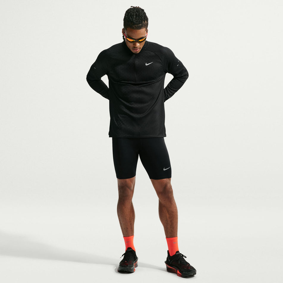 Front view of a model wearing the Nike Men's Stride Aero-FIT 1/2-Zip Mid Layer in the Black/Reflective Silver colourway.
