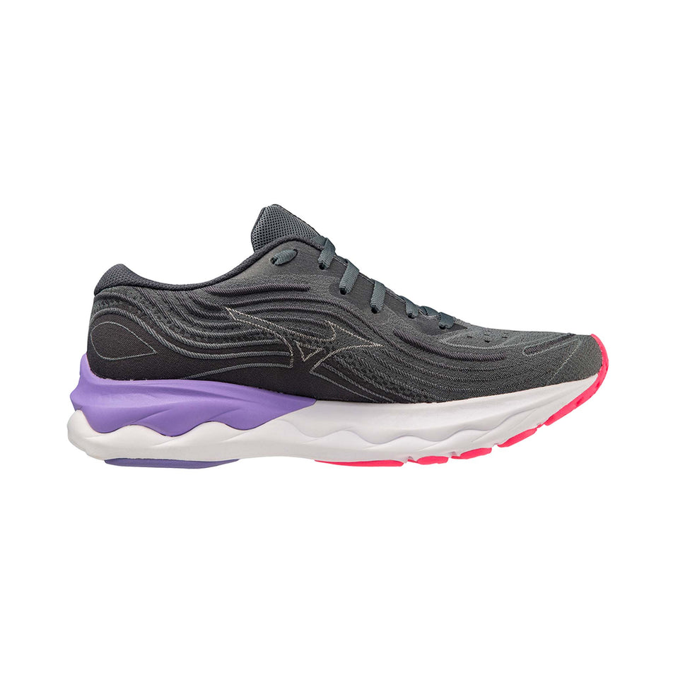 Medial side of the left shoe from a pair of Mizuno Women's Wave Skyrise 4 Running Shoes in the Stormy Weather/Pearl Blue/Purple Punch colourway (7983539454114)