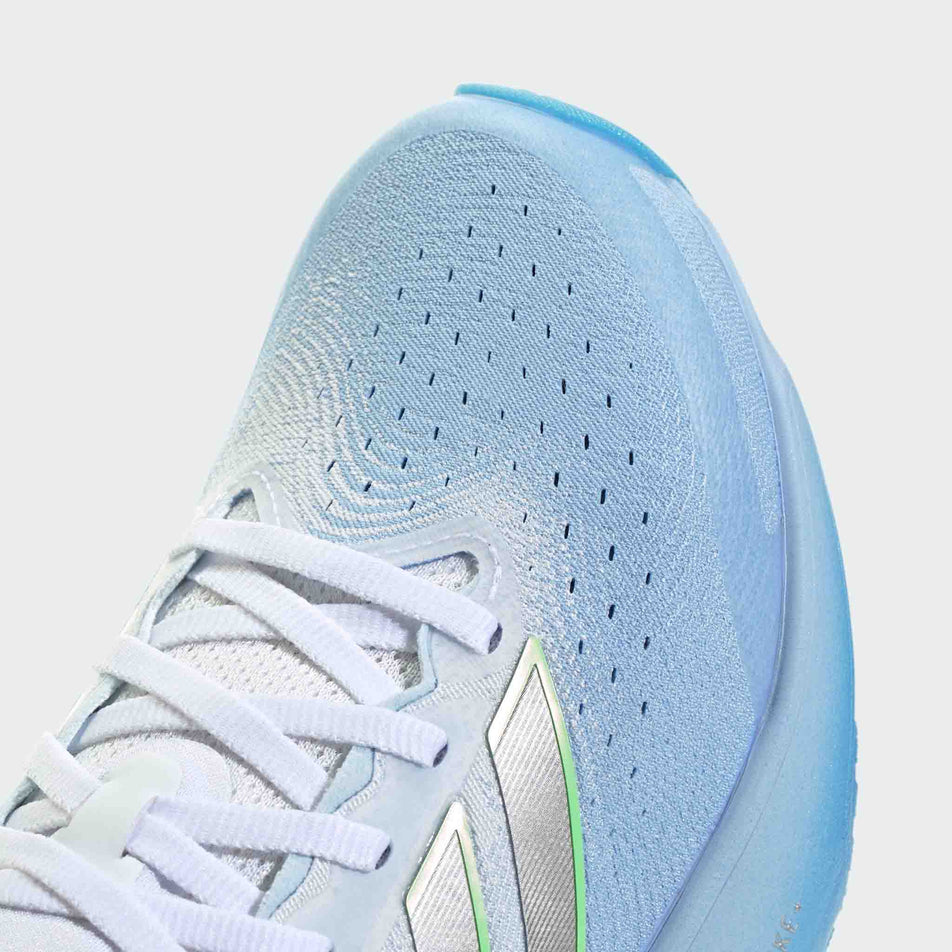 Close-up view of the toe box of the right shoe from a pair of adidas Women's Supernova Rise 3 Running Shoes in the Glow Blue/Silver met./Ftwr White colourway.