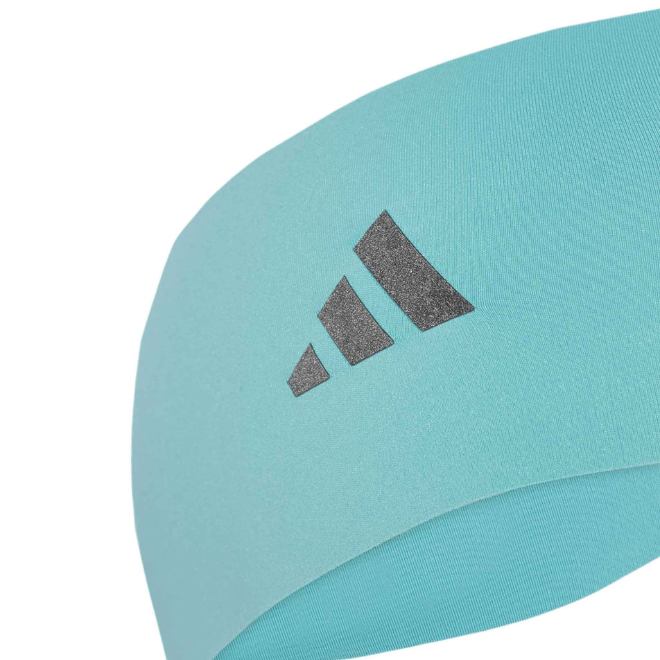 Close up of the adidas logo on the adidas Unisex Run CC Headband in the Mint Ton/Black Reflective colourway. (8679881080994)